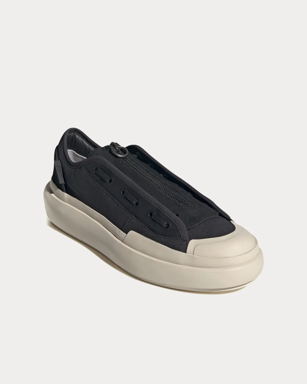 Ajatu Court Black / Black / Bliss Low Top Sneakers
